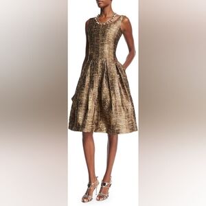 □$2,990 OSCAR DE LA RENTA SILK LINED GORGEOUS GOLD METALLIC RUNWAY DRESS US 8